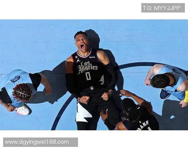 轰24+16+14！威少再创神迹，你再这么超神下去，快船就要后悔了